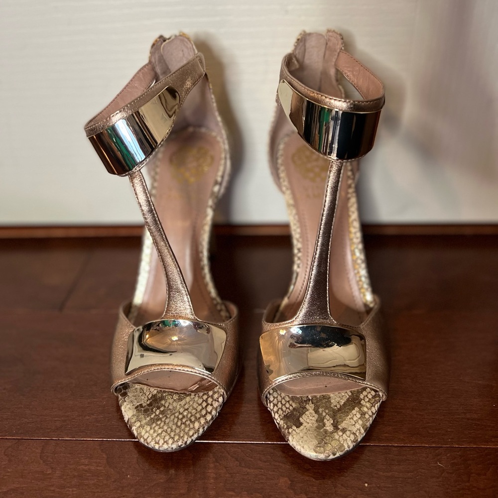 Vince Camuto Sexy Gold Snake Sandals Size 7/7.5